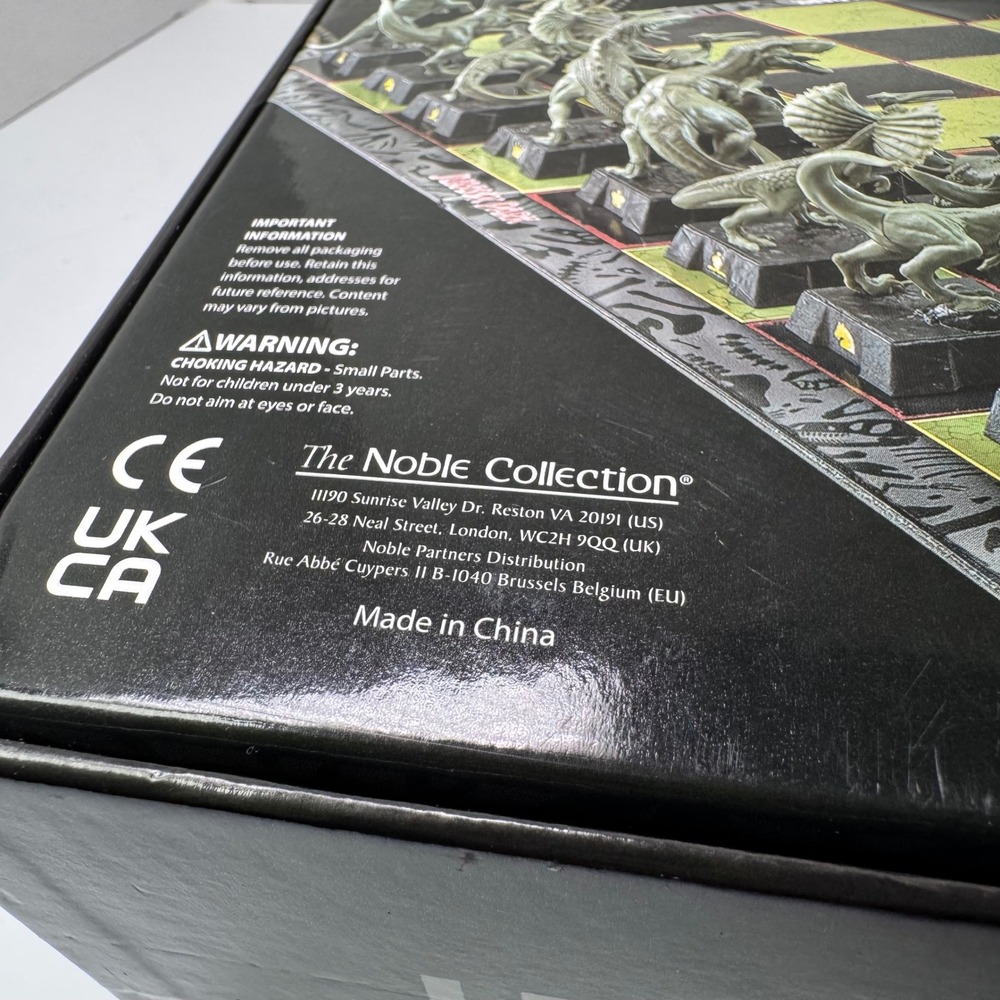 Jurassic Park Chess Set Noble Collection Dinosaur Board Game Ages 7+ COMPLETE - Picture 3 of 12